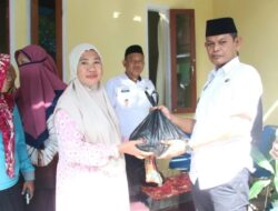 Camat Ujung Tanah Bersama Lurah Pattingalloang Baru Turun Langsung Beri Bantuan Sembako Di Lorong Wisata Jaya