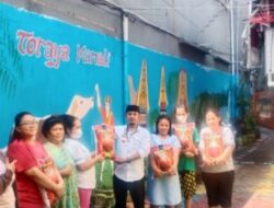 Pemerintah Kecamatan Wajo Beri Bantuan Paket Sembako Kewarga Di Dua Kelurahan