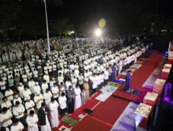 Antusias Masyarakat Ikuti Salat Subuh Berjemaah di Pekan Terakhir Ramadan 1444 Hijriah   