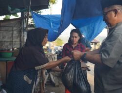 Sambut Idul Fitri, Pj. Gubernur Sulbar Berbagi Paket ke Masyarakat   