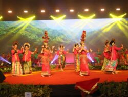 Pentas Budaya Tari Kalompoanna Hibur Ratusan Kepala Daerah Se Indonesia