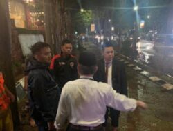 Camat Ujung Pandang Bersama Satgas Drainase DPU Makassar Turun Langsung Cek Genangan Air