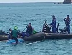 Respon Cepat Polairud Evakuasi Nelayan yang Perahunya Terbalik*