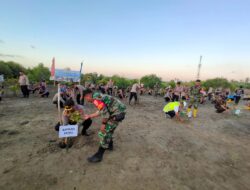 Kapolres Loteng Dampingi Dandim 1620/Loteng Tanam Pohon Mangrove di Pantai Gerupuk