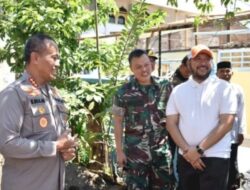 Camat Panakkukang Dampingi Kapolrestabes Makassar dan Dandim 1408 BS Bedah Rumah Mantan Pejuang Veteran