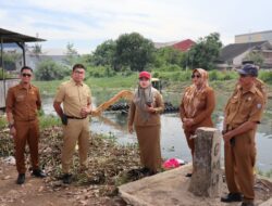 Kadis PU Makassar Tinjau Langsung Pengerukan Drainase Di Adhyaksa