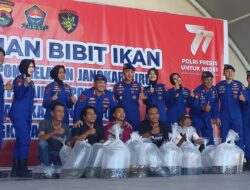 Polairud Polda NTB Salurkan 77 Ribu Bibit Ikan Kepada Kelompok Nelayan Jelang Hari Bhayangkara ke 77