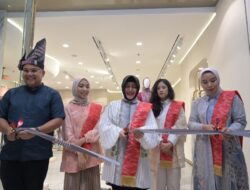 Dukung UMKM Bisnis Fashion, Indira Yusuf Ismail Resmikan Butik Muslimah KAMI di TSM