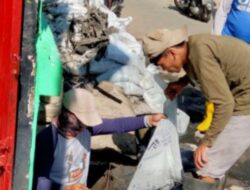 Tim Satgas Dinas PU Makassar Intens Laksanakan Pengerukan Saluran Drainase