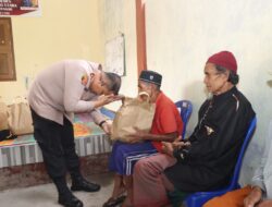 Kapolres Loteng Laksanakan Jum’at Curhat Serta Berikan Bantuan Bingkisan sembako.*