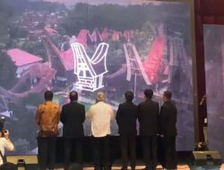 Kongres Arsitek se-ASEAN di Makassar Resmi Dibuka: Menteri PUPR, dan Wali Kota Makassar Lakukan Sketsa Tongkonan