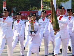 Siswi SMAN 8 Makassar Jadi Pembawa Bendera di Upacara HUT RI ke-78 Kota Makassar