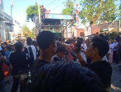 Ribuan Warga Desa Perina Memadati Halaman Kantor Desa