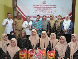 Indira Yusuf Ismail Tebar Kebahagiaan dalam Anjangsana di Panti Asuhan