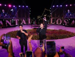 Aksi Nyentrik Jeje Govinda Bius Pengunjung Makassar F8