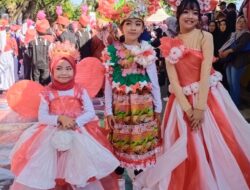 Meriahkan Makassar F8, Suswa UPT SPF SDN Kakatua Ikuti Karnaval Busana Daur Ulang