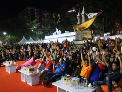 Wali Kota Danny, Kapolrestabes Makassar dan Masyarakat Nobar Indonesia vs Vietnam di Festival F8