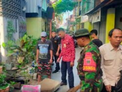 Lurah Tompo Balang Rutin Melakukan Pembersihan di Wilayahnya.