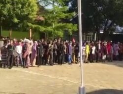 Peringati HUT RI ke-78, UPT SPF SMPN 32 Makassar Gelar Upacara Bendera