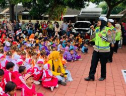 Dikmas Lantas Ditlantas Polda NTB Perkenalkan Tata Tertib Berlalulintas Pada Siswa TK dan Paud