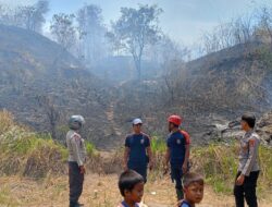 Polsek Kayangan Bersama Damkar Padamkan Api di Dusun Sidudan*