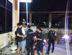 Antisipasi Kenakalan Remaja, Samapta Polres Sumbawa Periksa Remaja Yang Nongkrong