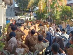 Sekcam Muh. Ikbal Pimpin Apel Pagi di Halaman Kantor Kecamatan Mariso