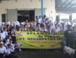Gelar Outing Class, UPT SPF SMPN 52 Makassar Kunjungi Situs Bersejarah Pembuatan Mie Instan dan Pembuatan Kapal Phinisi