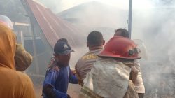 Bhabinkamtibmas Kelurahan Pane AIPDA Iwan Sudobi Berperan Aktif dalam Penanganan Kebakaran di Wilayah Binaan