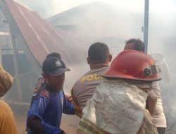 Bhabinkamtibmas Kelurahan Pane AIPDA Iwan Sudobi Berperan Aktif dalam Penanganan Kebakaran di Wilayah Binaan