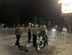 Gabungan Piket Fungsi Polres Sumbawa Barat Lakukan KRYD berikan Himbauan TPPO Kepada Masyarakat