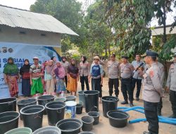 Sambut Hari Jadi Humas Polri Ke-72, Bidhumas Polda NTB Baksos salurkan 12000 liter Air Bersih.