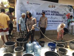 HUT Humas Polri Ke-72, Bidhumas Polda NTB Bersama Polres Loteng salurkan Air Bersih.