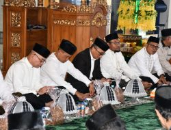 Gelar Maulid, PJ Gubernur Sulbar, Prof Zudan Ajak Jaga Keluarga-Jaga Tetangga Dengan Teladani Kedermawanan Nabi