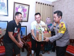 Besuk Personil  Korban Peristiwa Taliwang, Kapolda NTB : Menjadikan Semangat Kerja Buat Saya .