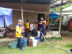 BPBD Sulbar Distribusikan Air Bersih di Sejumlah Desa