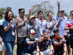Kapolda NTB Sambut Pembalap MotoGP di Tribun Bhara Daksa Polda NTB