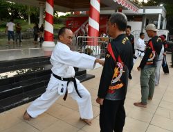 Tanamkan Jiwa kedisiplinan, Pj. Gubernur Sulbar Prof Zudan Latih ASN Karate