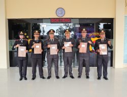 Kapolsek Praya Terima Penghargaan Atas Dedikasi dan Loyalitas