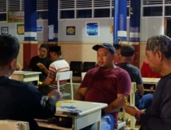 Sekcam Ujung Pandang Wakili Camat Buka Pertandingan Domino Tingkat Kecamatan di UPT SPF SMPN 6 Makassar