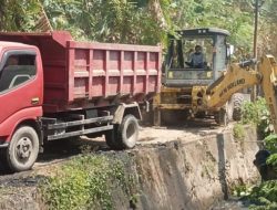 Dinas PU Makassar Bersihkan Saluran Sekunder Kumala Permai