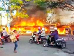 Belasan Lapak Pedagang di Makassar Terbakar, Kerugian Pedagang Diperkirakan Mencapai Ratusan Juta Rupiah