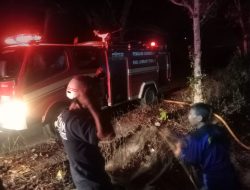 Sekitar Satu Jam  Lebih Sijago Merah Mampu Ditaklukkan 12 Anggota Damkar Loteng.