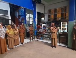Gelar Upacara UPT SPF SMPN 10 Makassar Dirangkaikan Perpisahan Purnabakti Guru