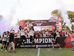 Danny Pomanto Serahkan Uang Tunai Rp50 Juta dan Piala kepada Juara Wali Kota Cup ke-VI