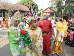 Meriahkan HUT Kota Makassar ke 416, UPT SPF SDN Bulurokeng Gunakan Pakaian Adat
