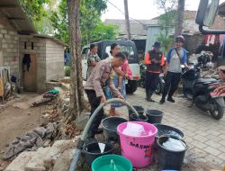 Polsek Praya Tengah Bersama BPBD Kab. Loteng Salurkan Air Bersih Kepada Masyarakat