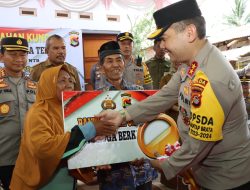 Kapolda NTB Resmikan Rumah Sejahtera Terpadu dan Bagi-bagi Sembako di Kelurahan Panggi Kota Bima