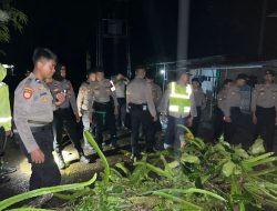 Respon Cepat Tim Siaga Bencana Polres Loteng bersama Polsek Praya Barat Daya Datangi Lokasi Bencana Alam Banjir.