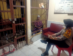 Kapolsek Ujung Tanah Polres Pelabuhan Makassar berikan Binrohtal